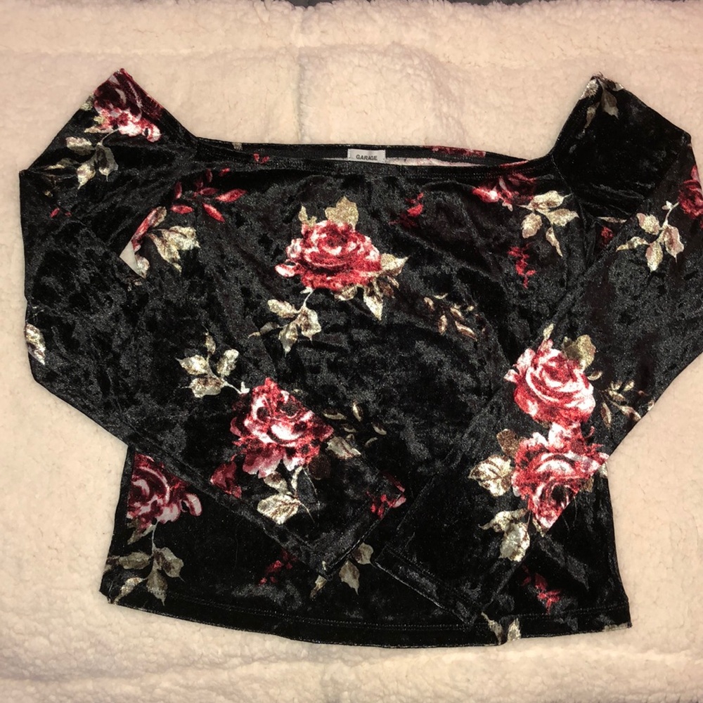 Off the shoulders long sleeves top